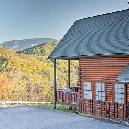 Expansive Gatlinburg Cabin Hot Tub, Deck And Grill! Exterior photo