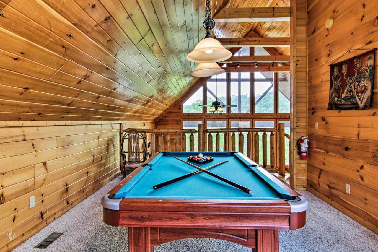 Expansive Gatlinburg Cabin Hot Tub, Deck And Grill! Exterior photo