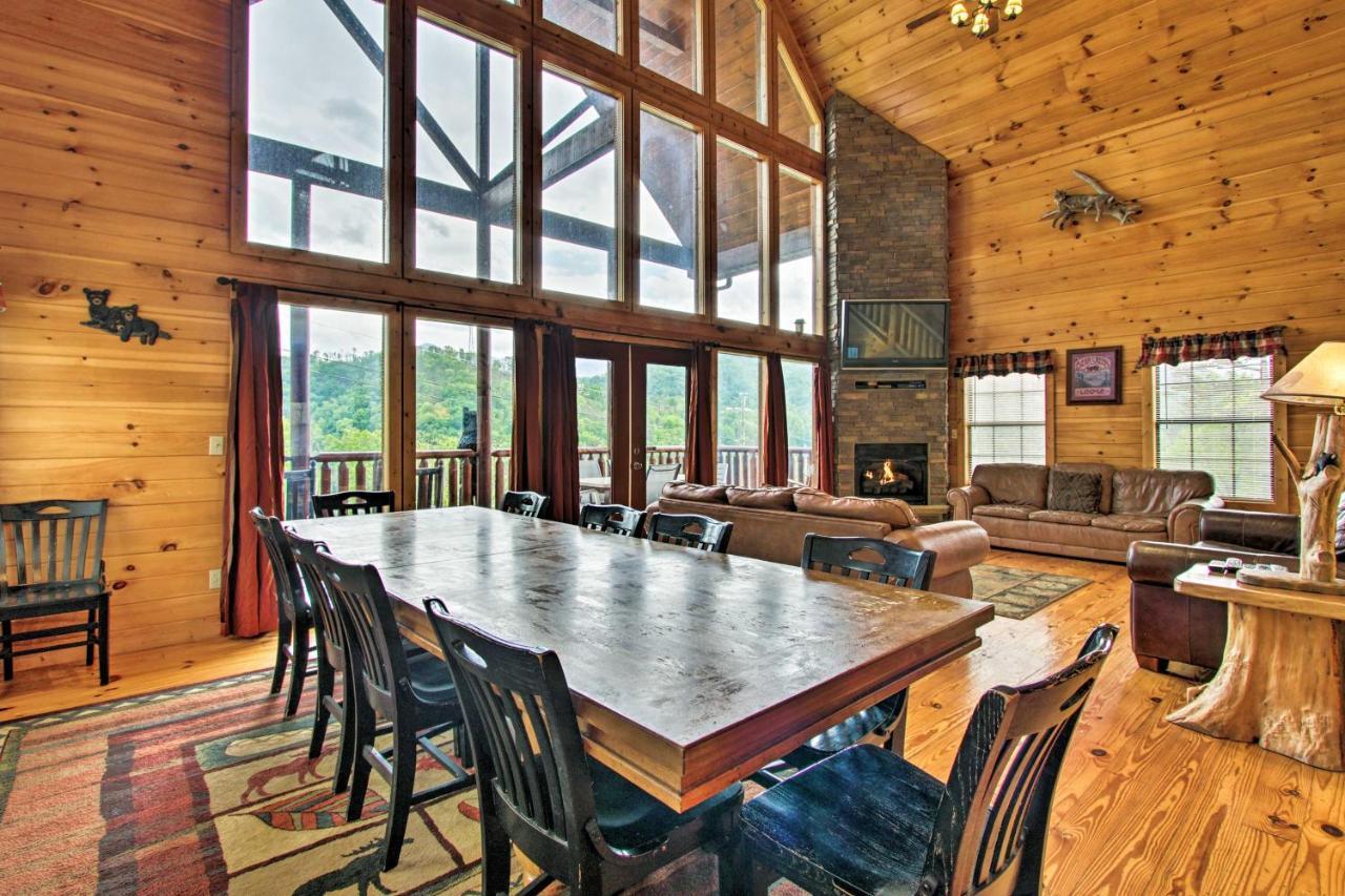 Expansive Gatlinburg Cabin Hot Tub, Deck And Grill! Exterior photo