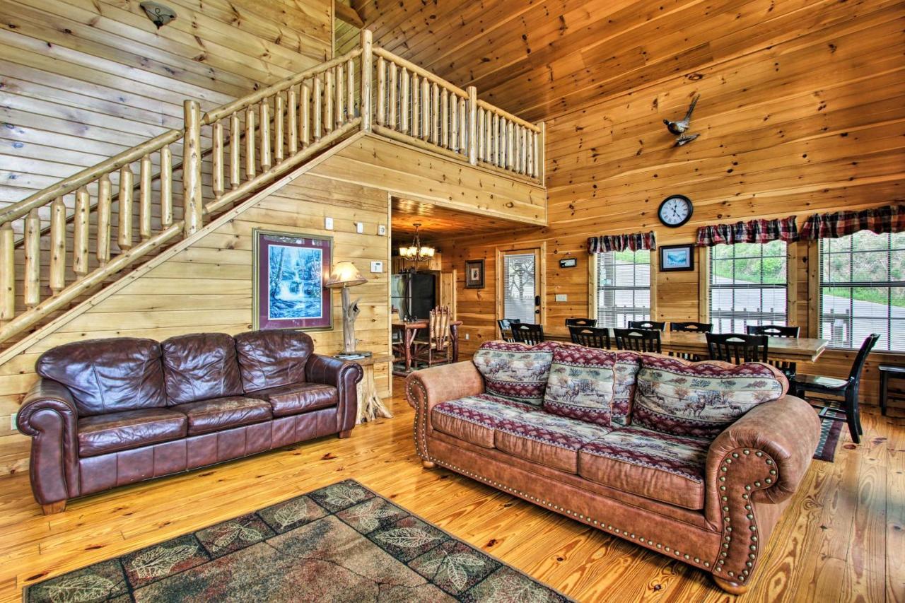 Expansive Gatlinburg Cabin Hot Tub, Deck And Grill! Exterior photo