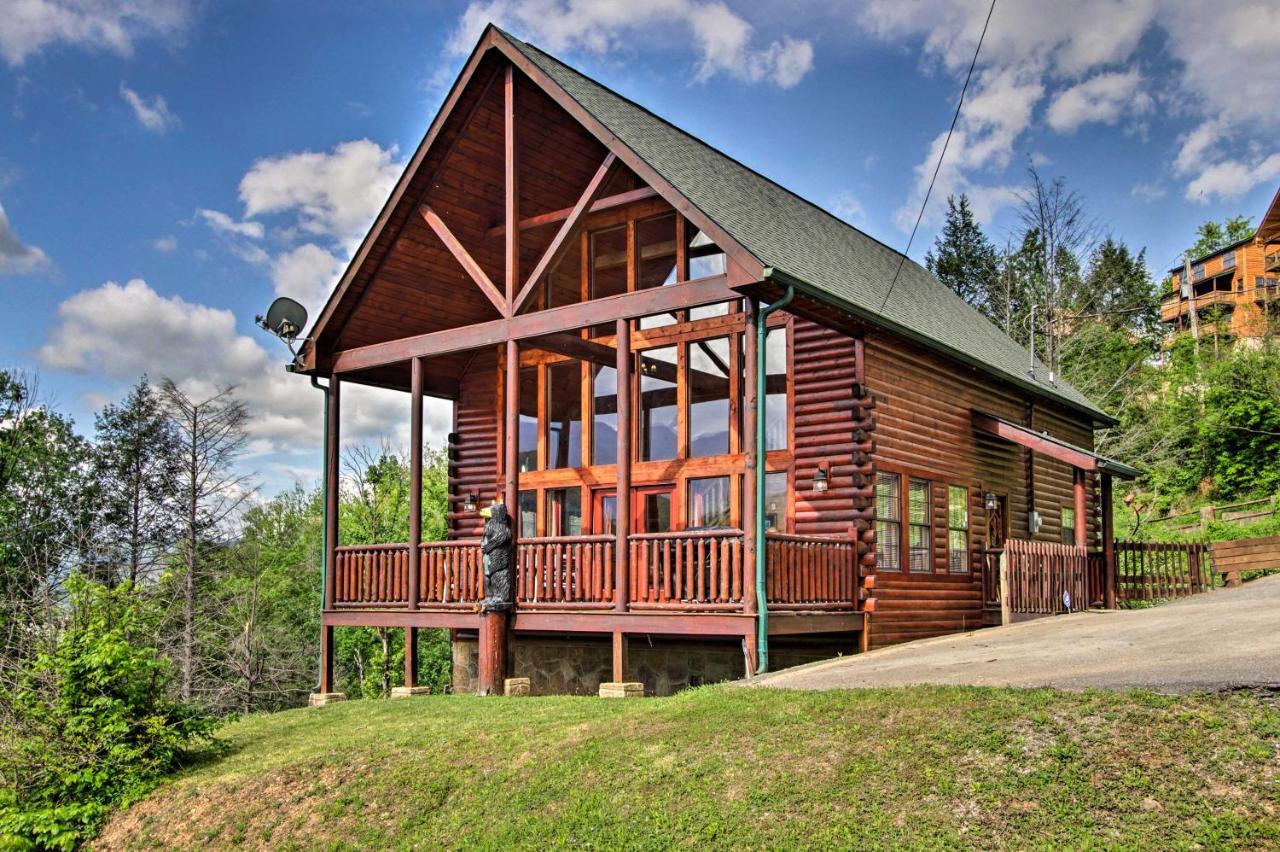 Expansive Gatlinburg Cabin Hot Tub, Deck And Grill! Exterior photo