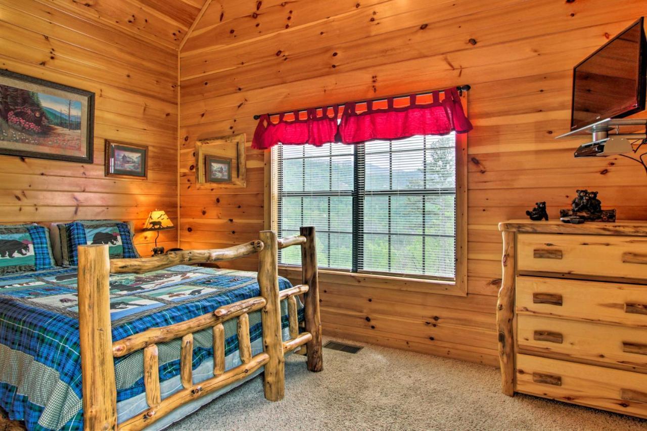 Expansive Gatlinburg Cabin Hot Tub, Deck And Grill! Exterior photo